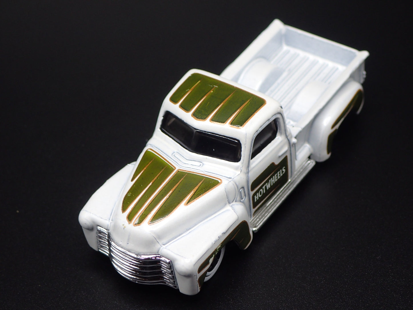 1947-1953 CHEVY CHEVROLET PICKUP TRUCK WHITE 1:64 SCALE DIECAST MODEL CAR