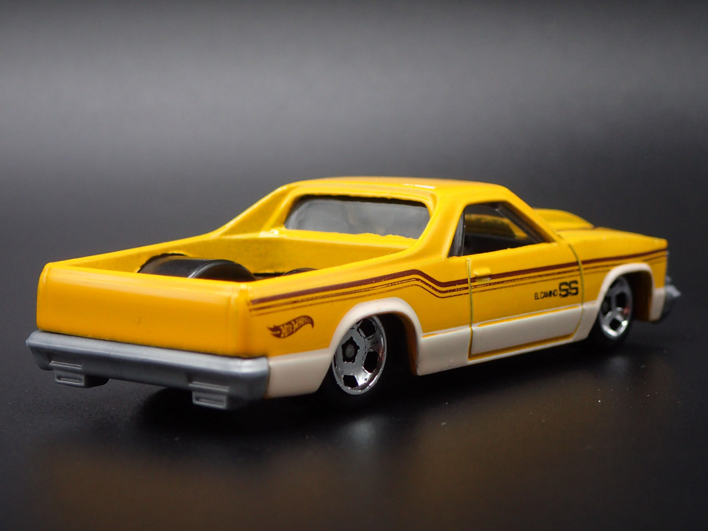 1980 80 CHEVY CHEVROLET EL CAMINO SS YELLOW 1:64 SCALE DIORAMA DIECAST MODEL CAR