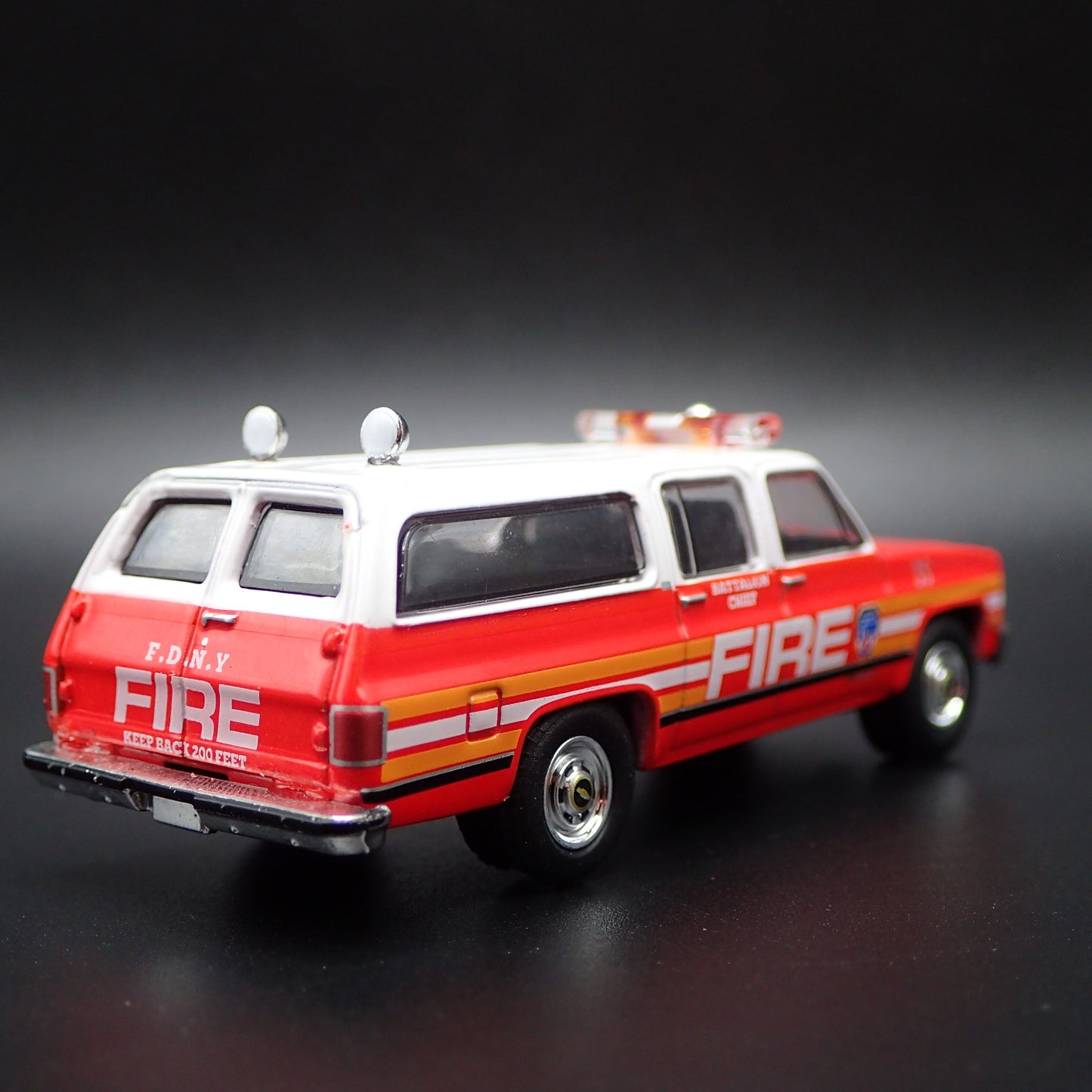 1991 CHEVY CHEVROLET SUBURBAN FDNY FIRE DEPATMENT 1:64 SCALE DIECAST MODEL CAR