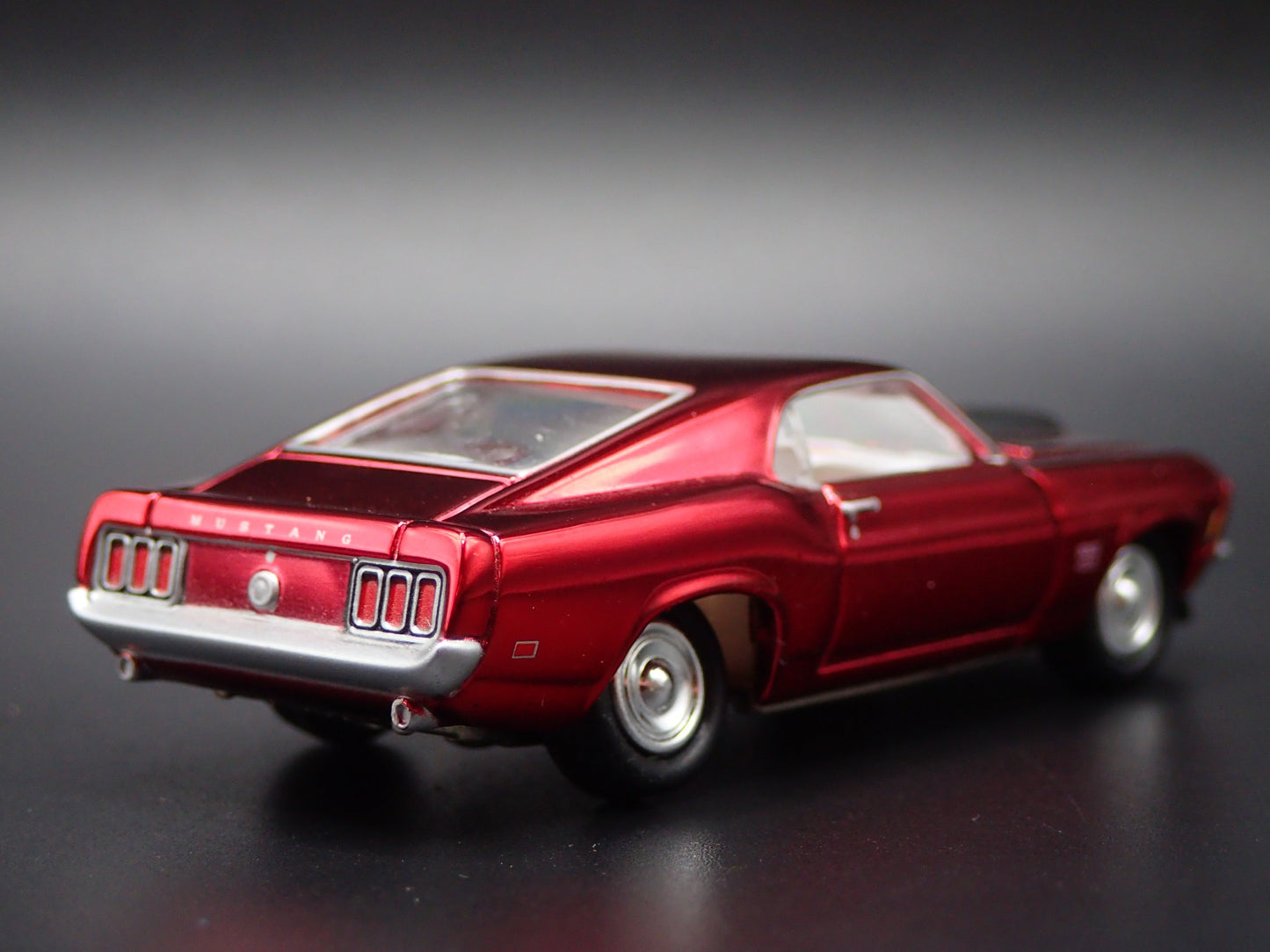 1970 70 FORD MUSTANG FASTBACK BOSS 429 RARE 1:64 SCALE DIORAMA DIECAST MODEL CAR