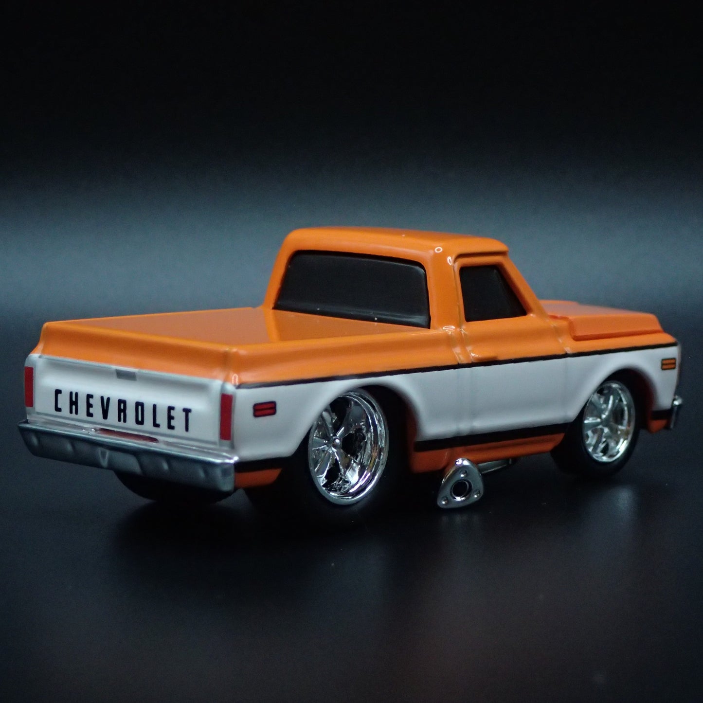 1972 72 CHEVY CHEVROLET C10 PICKUP TRUCK 1:64 SCALE DIORAMA DIECAST MODEL CAR