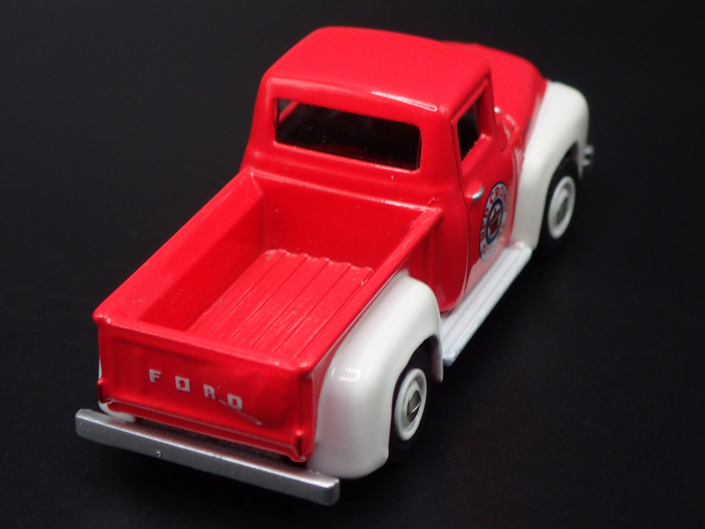1954 54 FORD F100 PICKUP TRUCK RED CROWN 1/64 SCALE DIORAMA DIECAST MODEL CAR