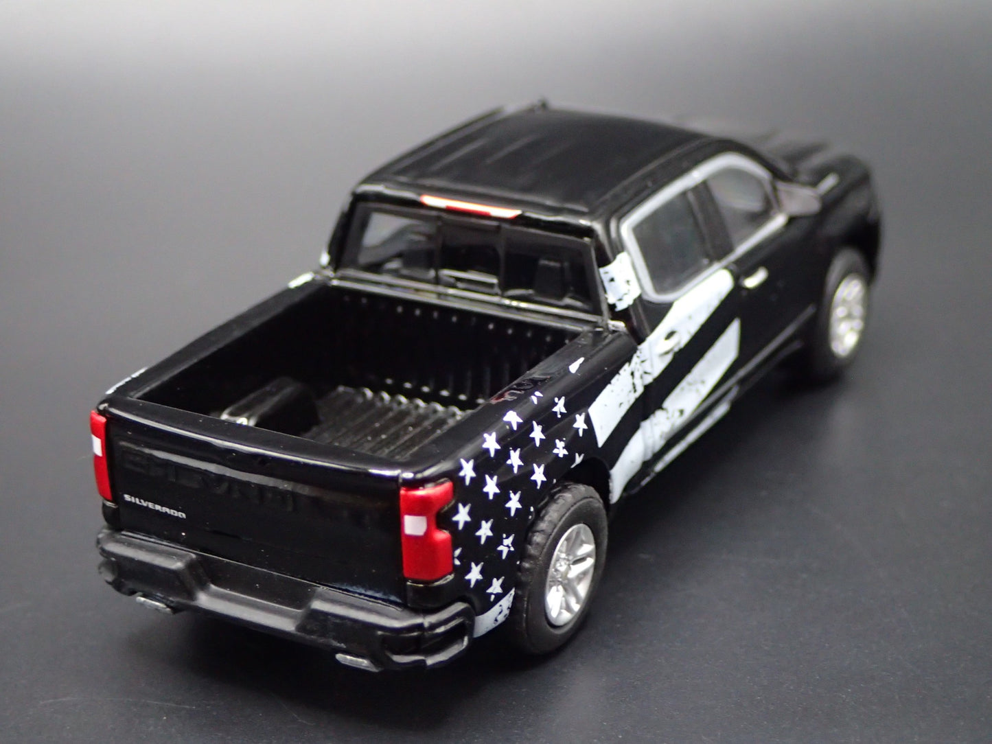 2019-2025 CHEVY CHEVROLET SILVERADO TRUCK USA FLAG 1/64 SCALE DIECAST MODEL CAR