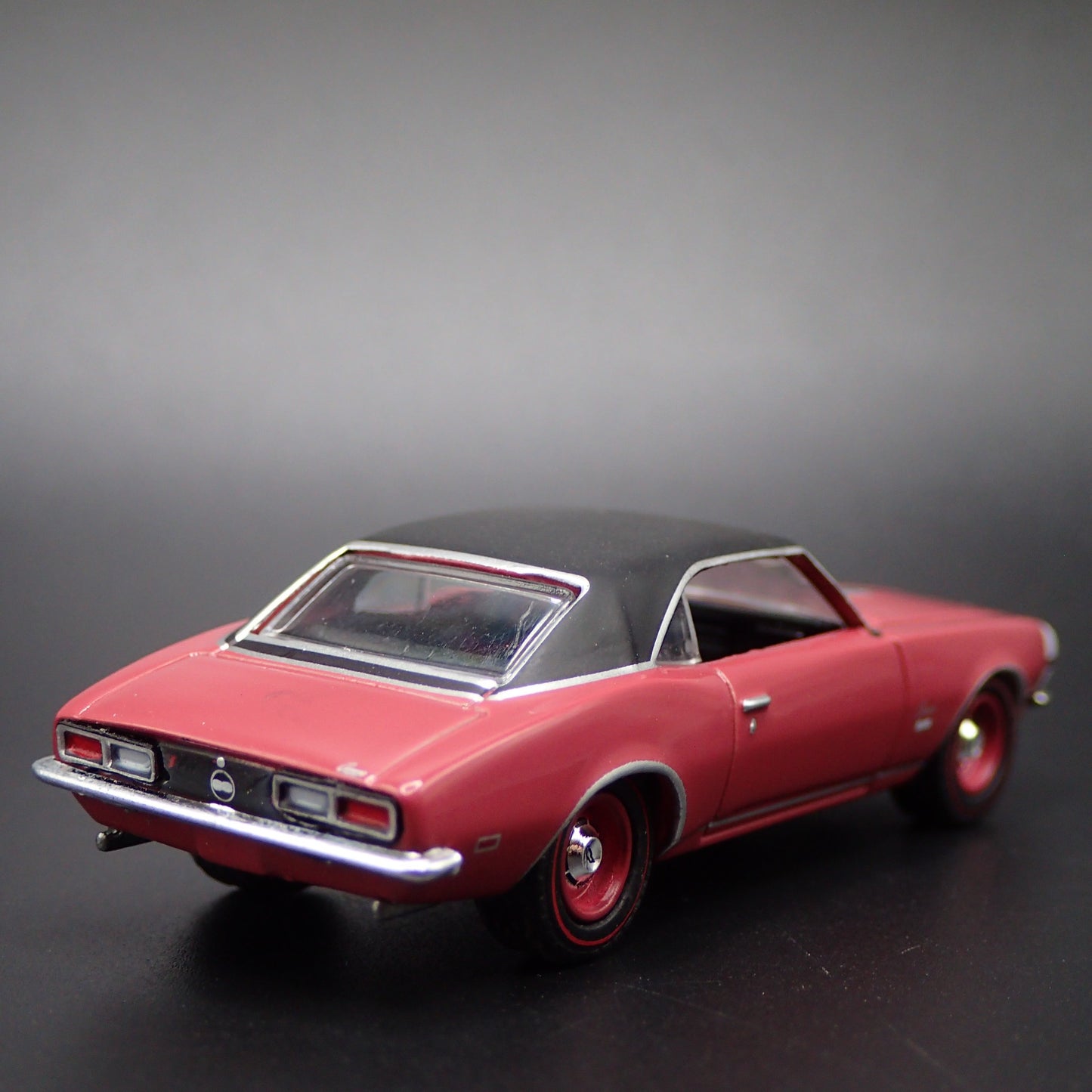 1968 68 CHEVY CHEVROLET CAMARO SS 396 1:64 SCALE DIORAMA DIECAST MODEL CAR