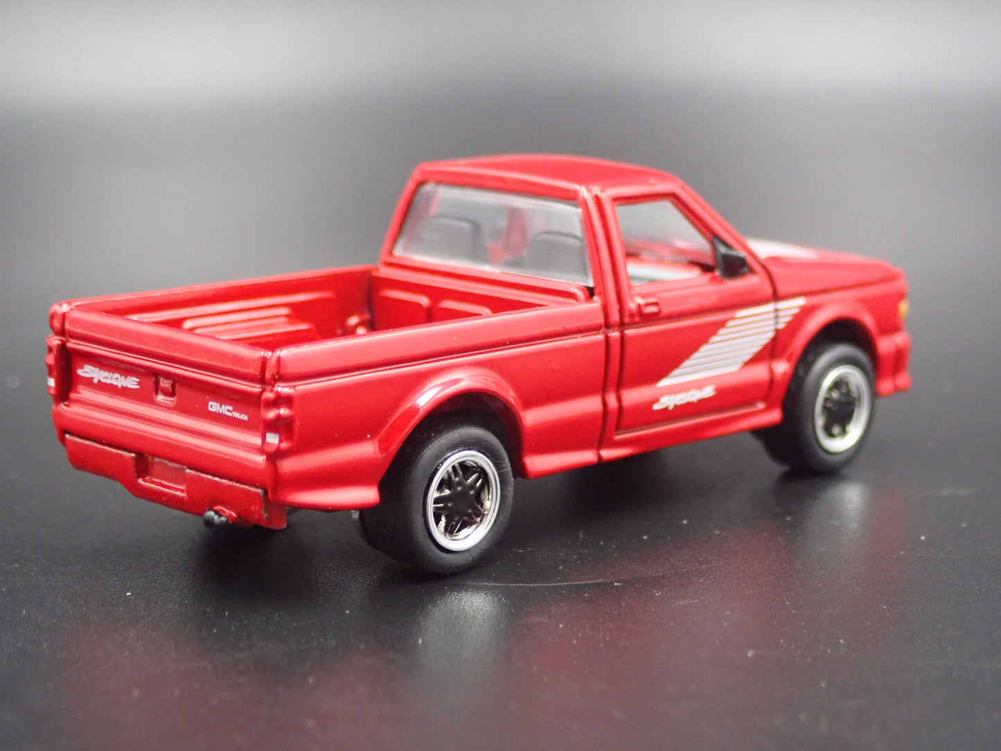 1991 91 GMC SYCLONE PICKUP TRUCK MARLBORO EDITION 1:64 SCALE DIECAST MODEL CAR