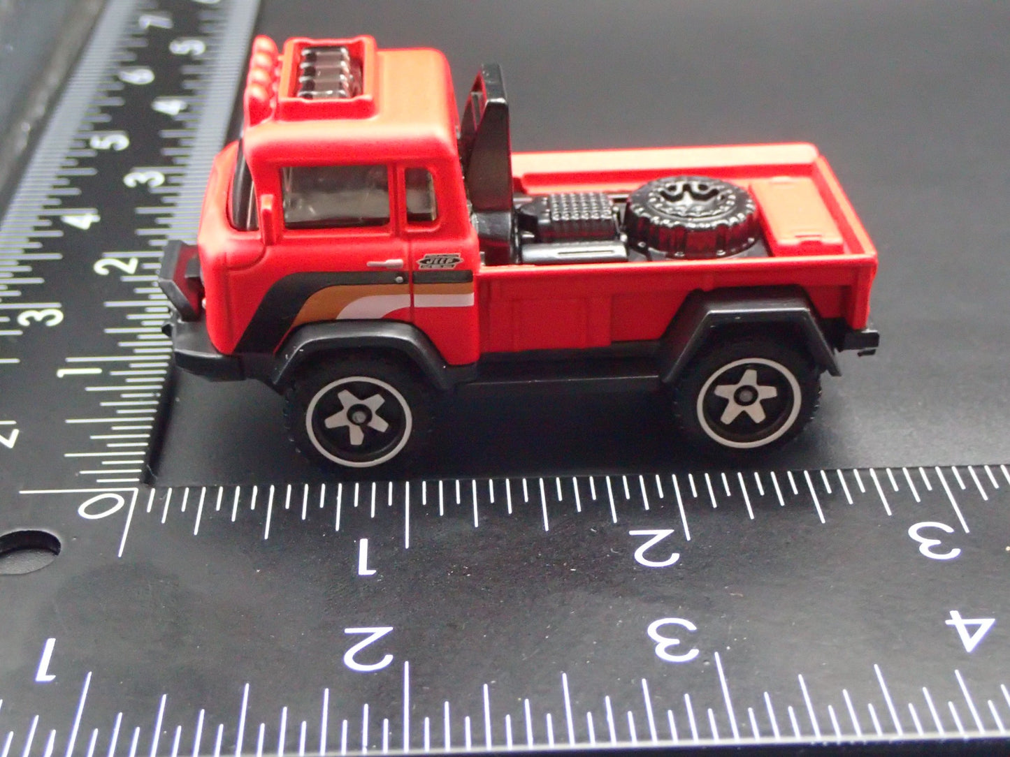 1956-1965 JEEP FC FORWARD CONTROL TRUCK RED 1:64 SCALE DIORAMA DIECAST MODEL CAR