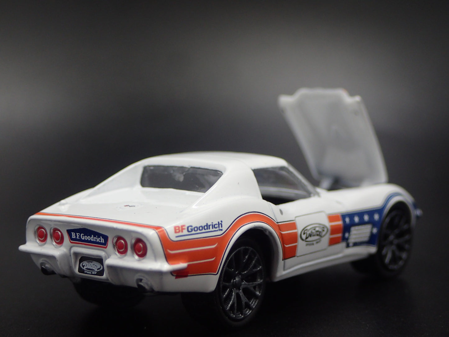 1972 72 CHEVY CHEVROLET CORVETTE BFGOODRICH 1:64 SCALE DIORAMA DIECAST MODEL CAR