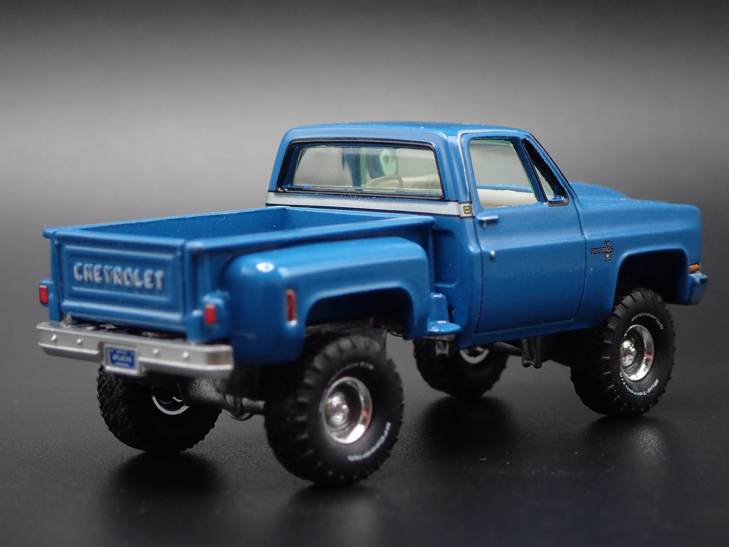 1981 81 CHEVY CHEVROLET STEPSIDE 4X4 PICKUP TRUCK 1:64 SCALE DIECAST MODEL CAR