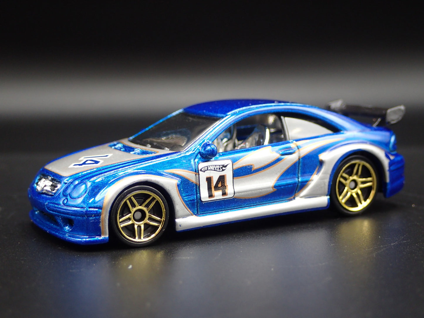 MERCEDES-BENZ CLK DTM BLUE 1:64 SCALE COLLECTIBLE DIORAMA DIECAST MODEL CAR