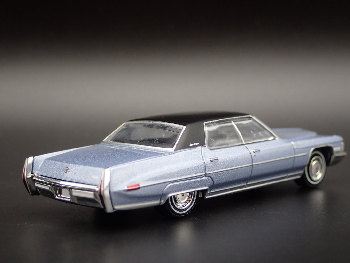 1972 72 CADILLAC CADDY SEDAN DEVILLE 1:64 SCALE DIORAMA DIECAST MODEL CAR