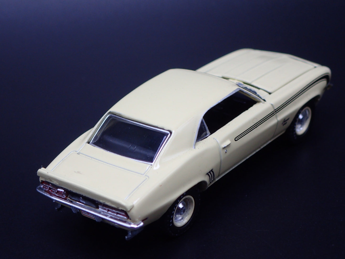 1969 69 CHEVY CHEVROLET CAMARO SS RS 396 1:64 SCALE DIORAMA DIECAST MODEL CAR