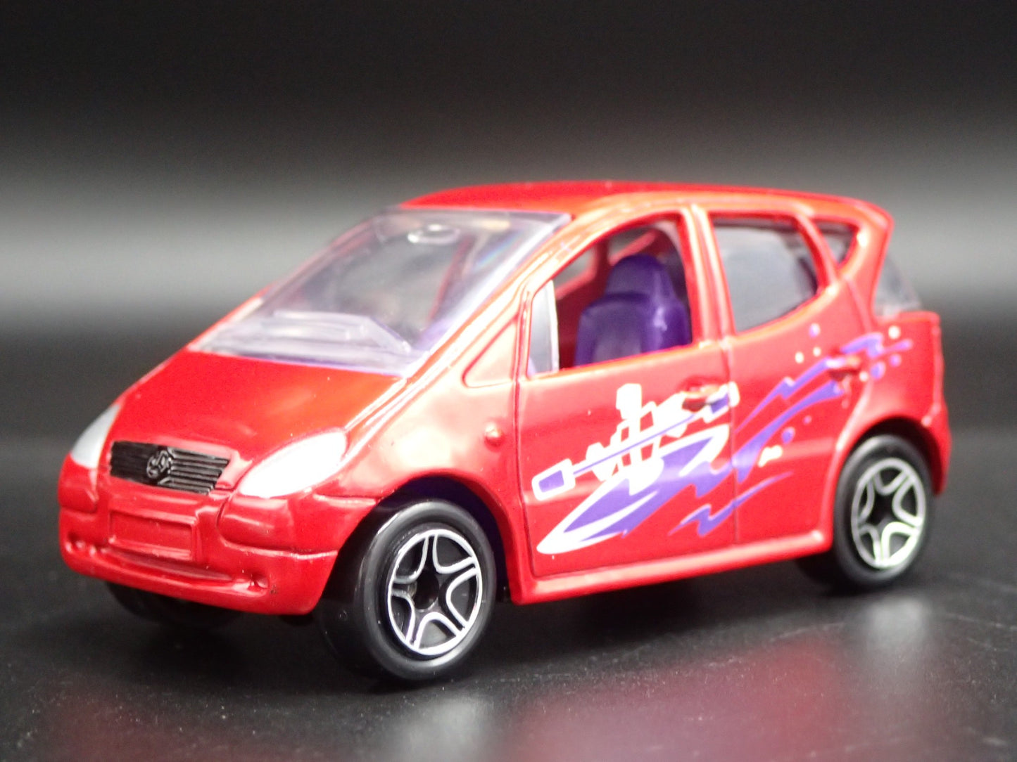 1997-2005 MERCEDES-BENZ A CLASS 1:64 SCALE COLLECTIBLE DIORAMA DIECAST MODEL CAR