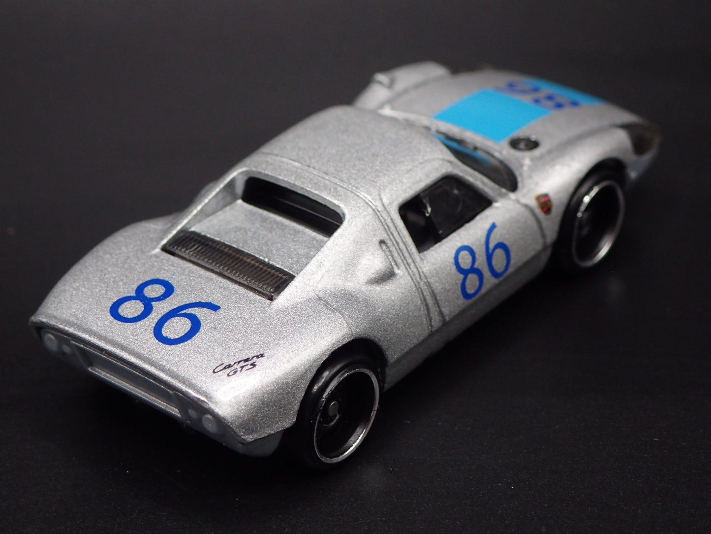 1964-1965 PORSCHE 904 CARRERA GTS RACE CAR 1:64 SCALE DIORAMA DIECAST MODEL CAR