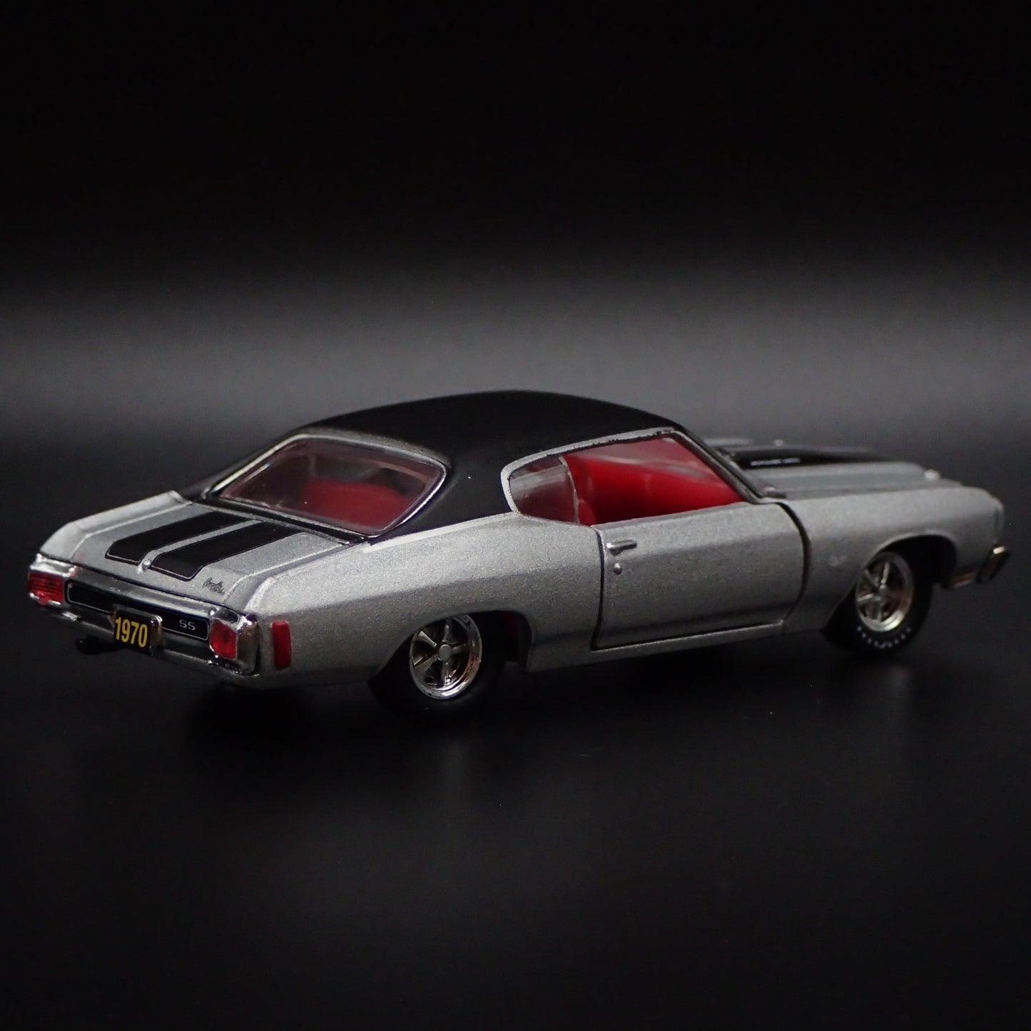 1970 70 CHEVY CHEVROLET CHEVELLE SS 396 1:64 SCALE DIORAMA DIECAST MODEL CAR