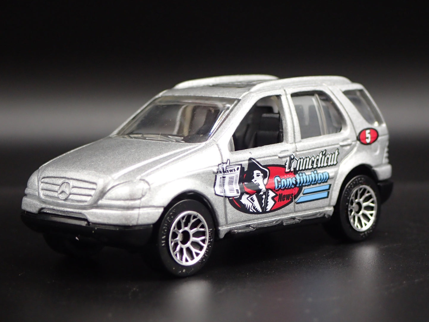 1998-2005 MERCEDES-BENZ ML 430 CONNECTICUT 1:64 SCALE DIORAMA DIECAST MODEL CAR