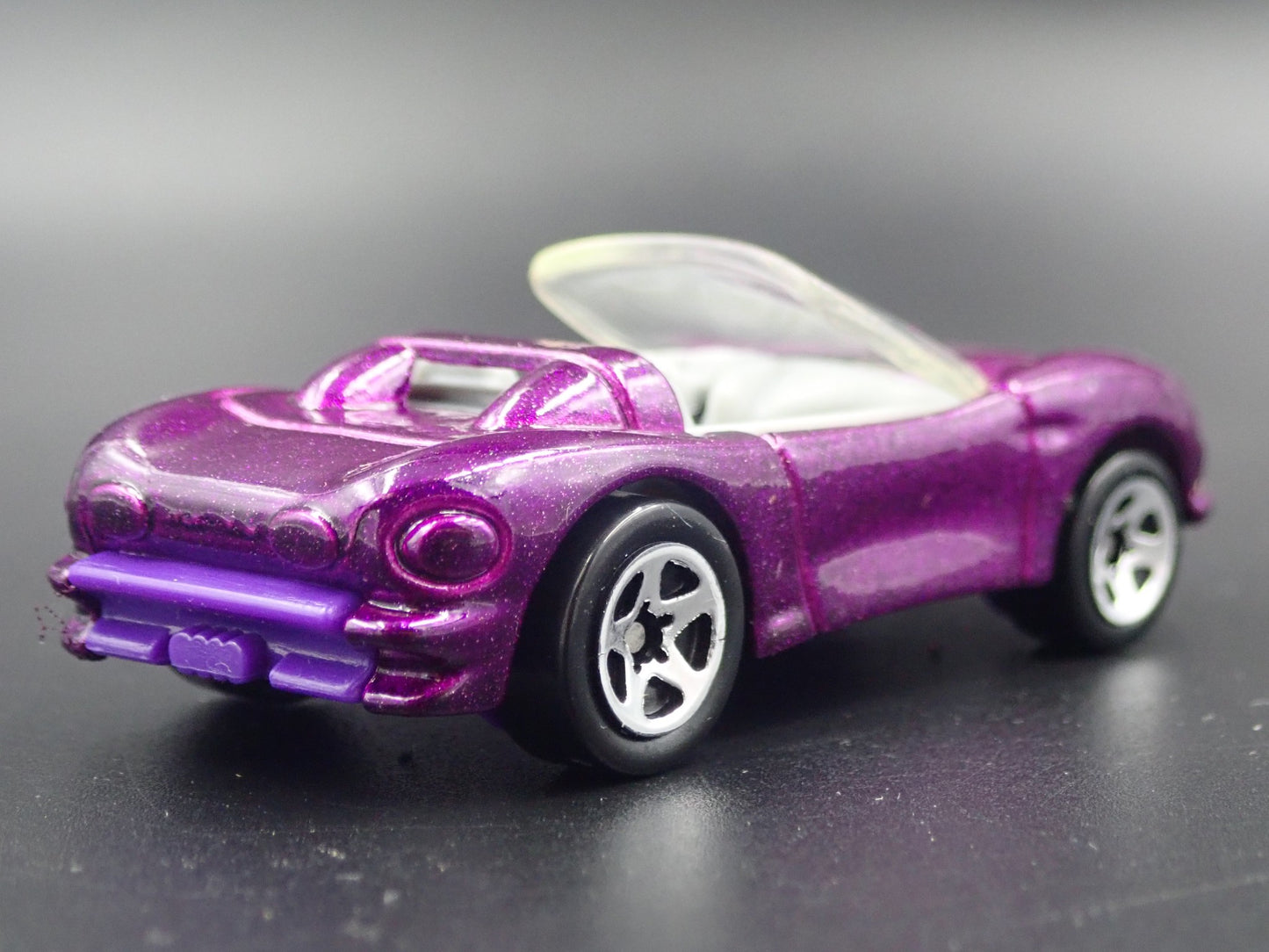 1992 CHEVY CHEVROLET CORVETTE STINGRAY III CONCEPT 1:64 SCALE DIECAST MODEL CAR