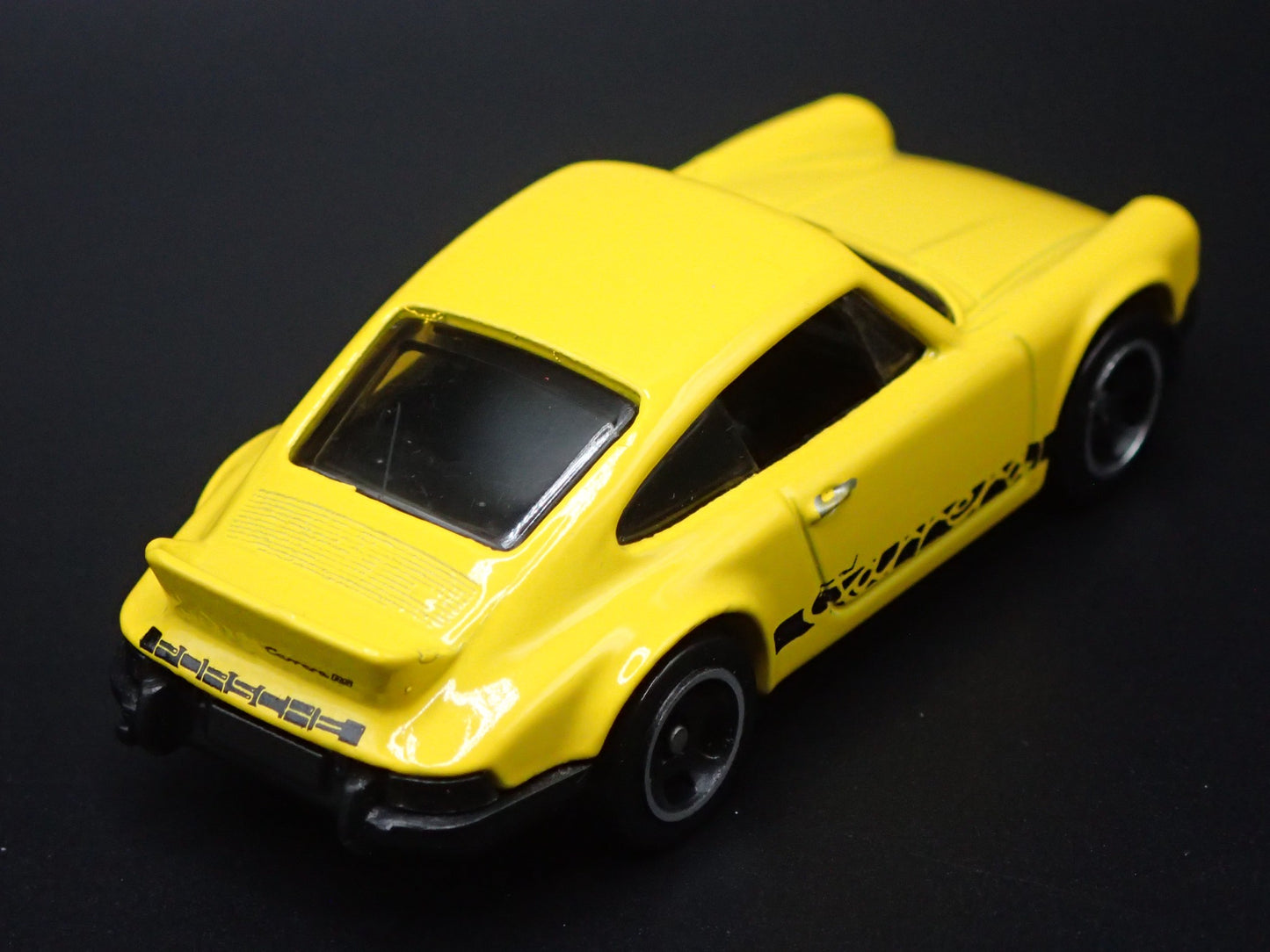 1973-1977 PORSCHE 911 CARRERA RS 2.7 1:64 SCALE COLLECTIBLE DIECAST MODEL CAR