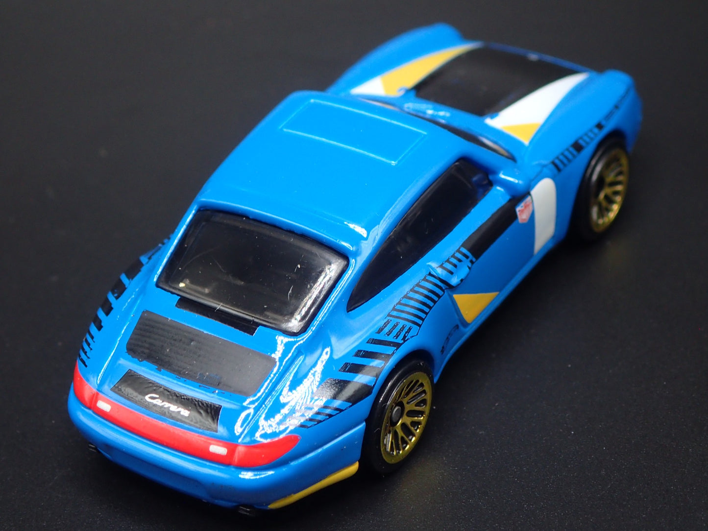 1994-1998 PORSCHE 911 CARRERA 993 BLUE 1:64 SCALE DIORAMA DIECAST MODEL CAR