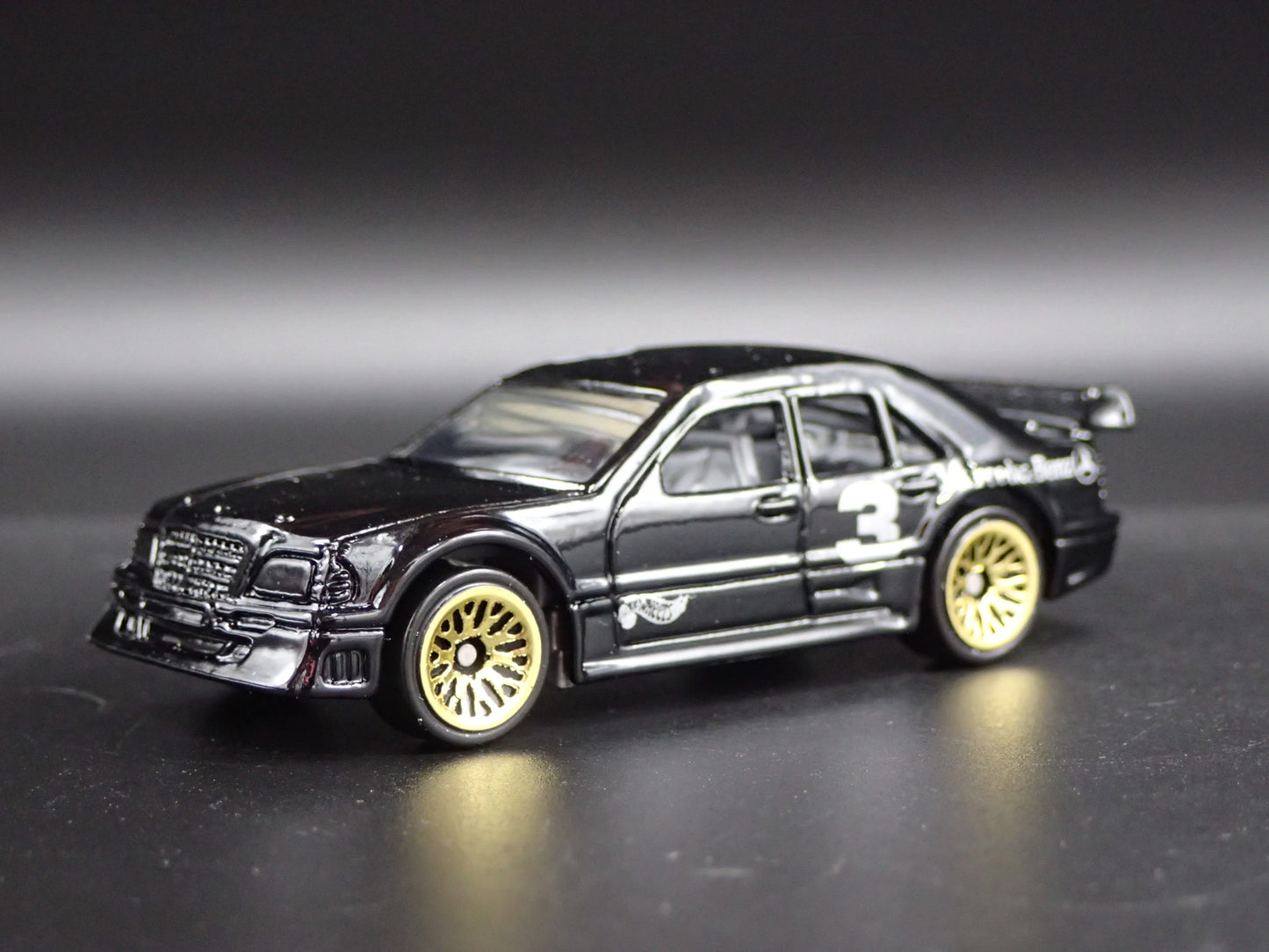 1993-1999 MERCEDES-BENZ C CLASS 1:64 SCALE COLLECTIBLE DIORAMA DIECAST MODEL CAR