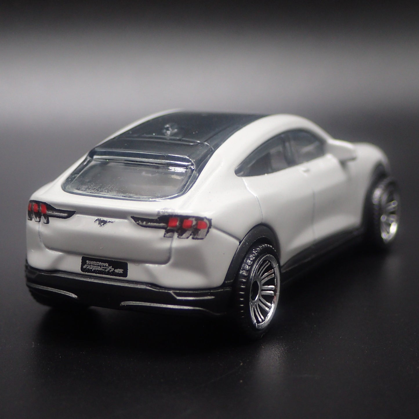 2021-2025 FORD MUSTANG MACH E ELECTRIC SUV 1/64 SCALE DIORAMA DIECAST MODEL CAR