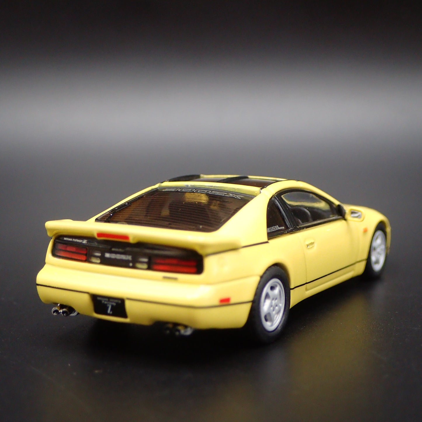 1989-2000 NISSAN FAIRLADY 300ZX Z32 YELLOW 1:64 SCALE DIORAMA DIECAST MODEL CAR