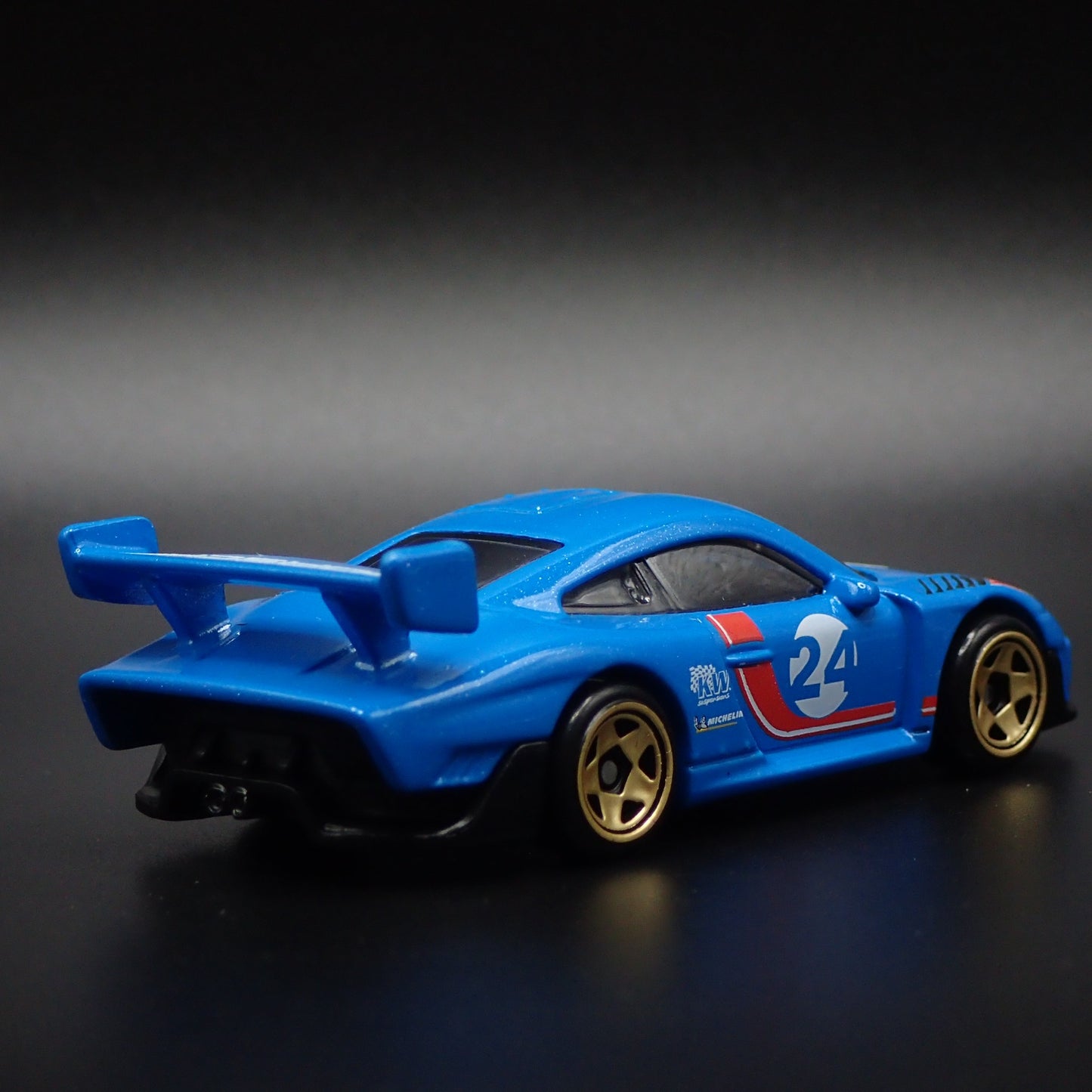 1976-1981 PORSCHE 935 RACING 1:64 SCALE COLLECTIBLE DIORAMA DIECAST MODEL CAR