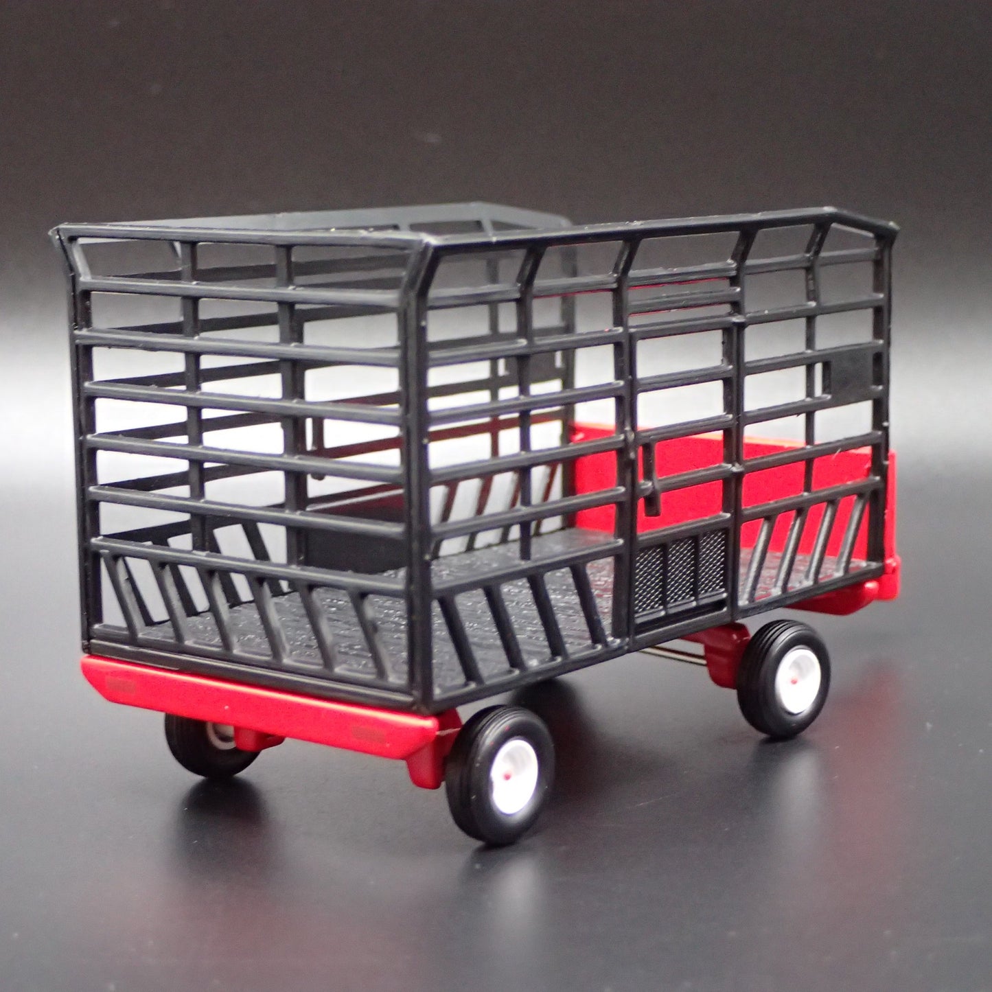 BALE THROW FARM WAGON WITH RUBBER TIRES 1:64 SCALE DIORAMA DIECAST MODEL CAR