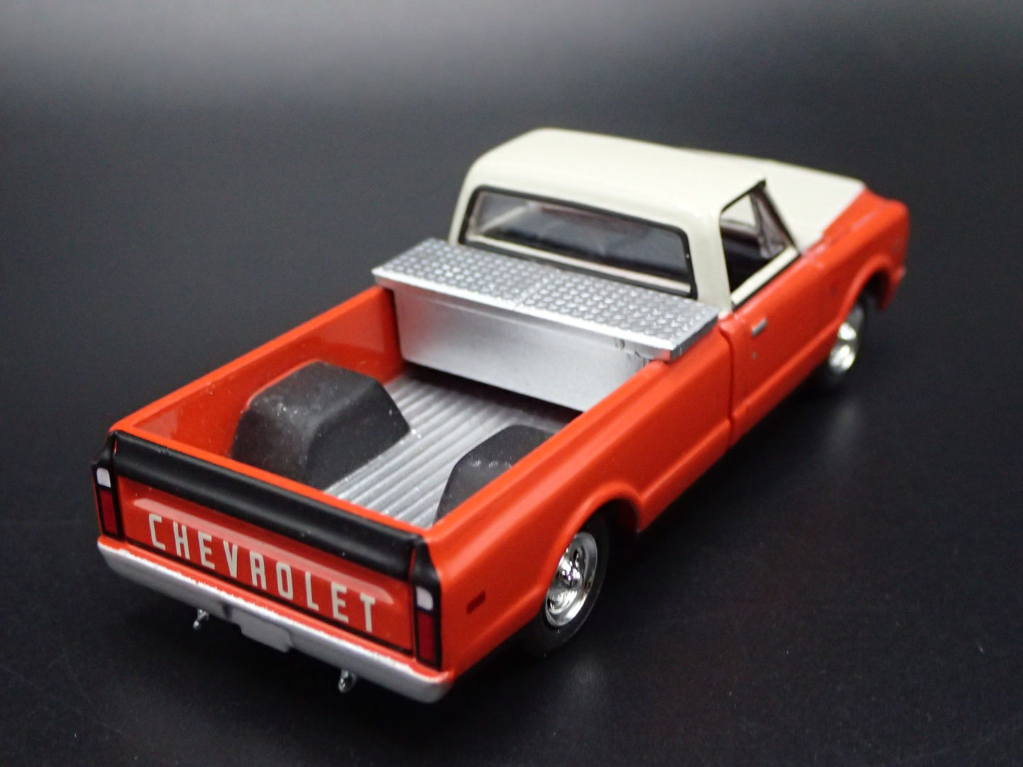 1968 68 CHEVY C10 PICKUP TRUCK LONG BED 1:64 SCALE DIORAMA DIECAST MODEL CAR