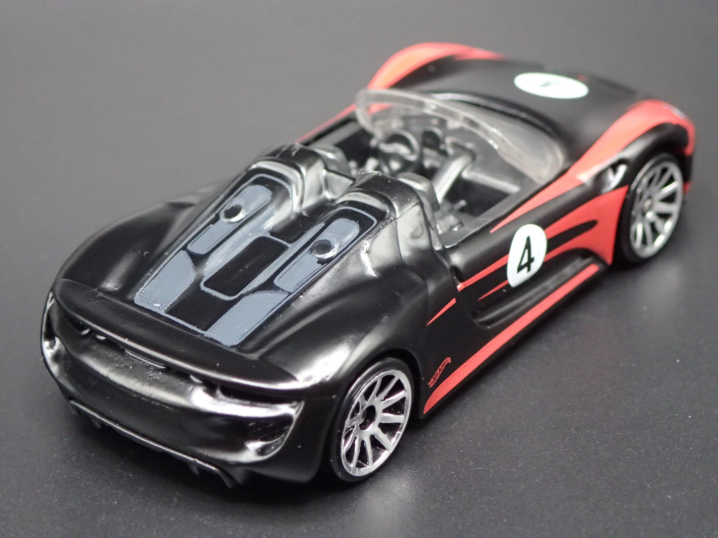 2013-2015 PORSCHE 918 SPYDER SUPER CAR RARE 1:64 SCALE DIORAMA DIECAST MODEL CAR