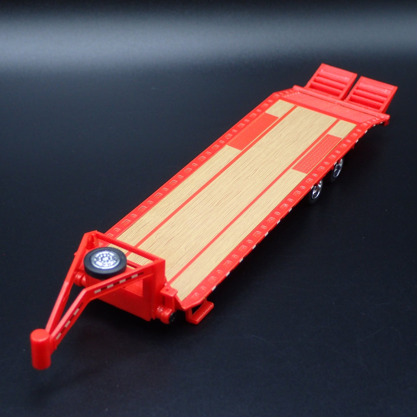 GOOSENECK FLATBED TRAILER w LOADING RAMP, HITCH 1:64 SCALE DIORAMA DIECAST MODEL