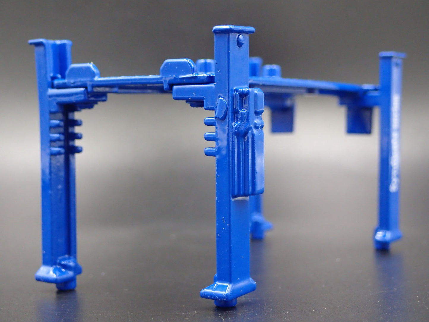 SQUAREBODY SYNDICATE 1:64 SCALE AUTO SHOP MECHANIC GARAGE 4 POST LIFT DIECAST