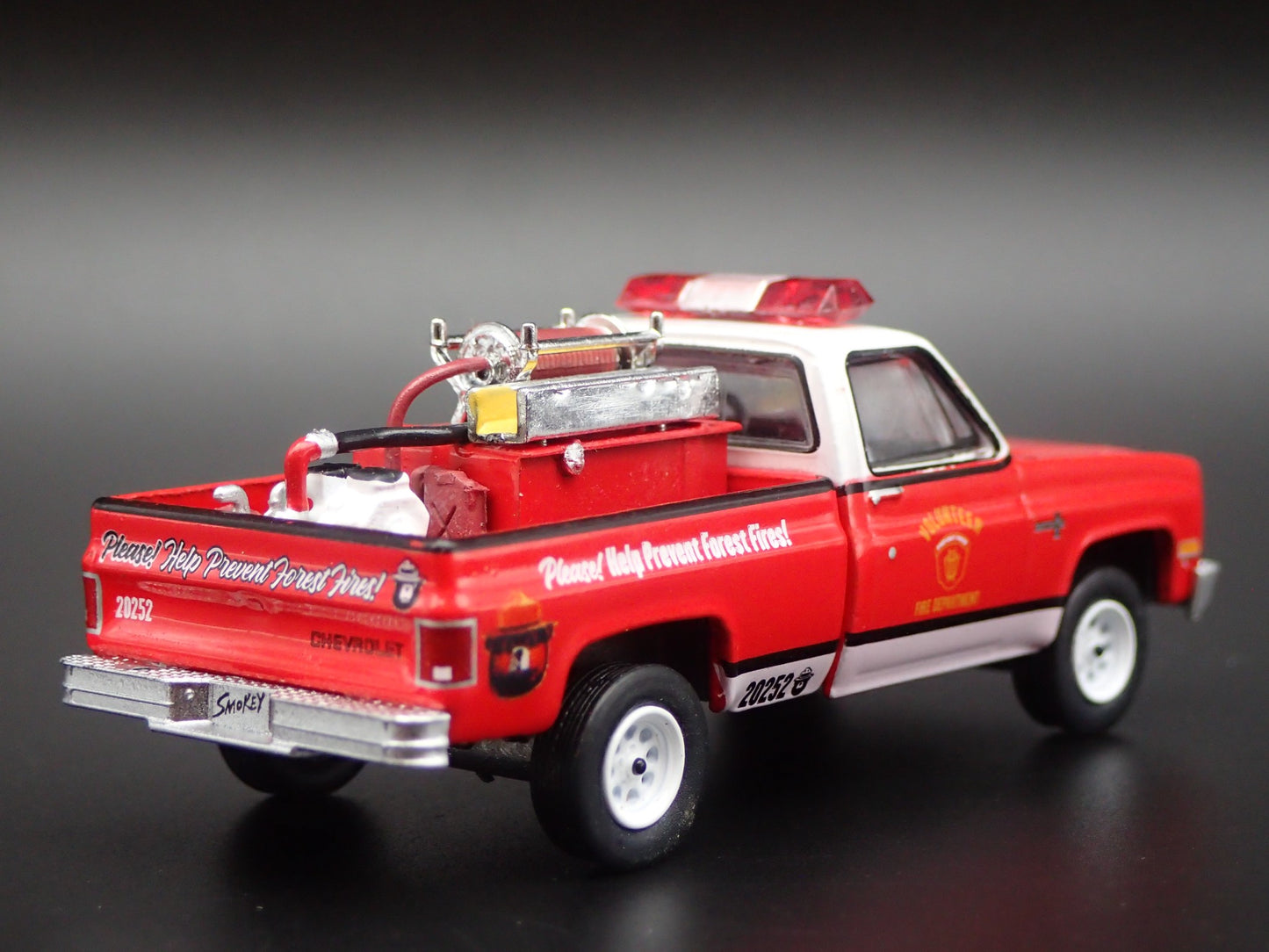 1984 84 CHEVY CHEVROLET C20 SMOKEY BEAR FIRE DEPT 1:64 SCALE DIECAST MODEL CAR