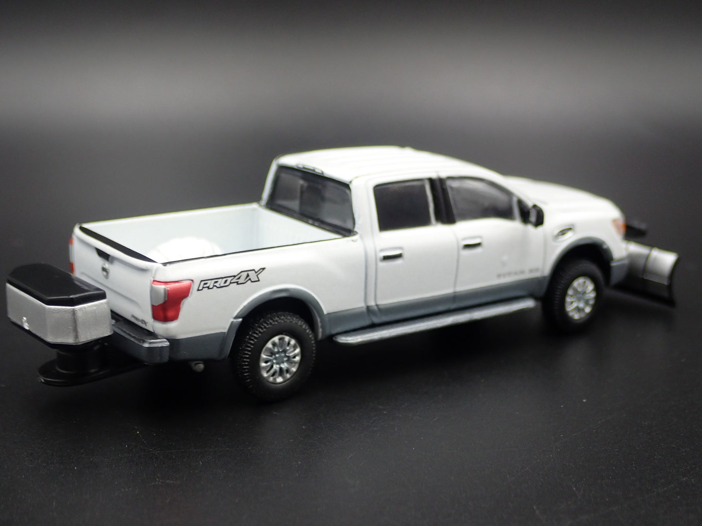 2016-2024 NISSAN TITAN XD PRO-4X TRUCK W/ SNOWPLOW 1:64 SCALE DIECAST MODEL CAR