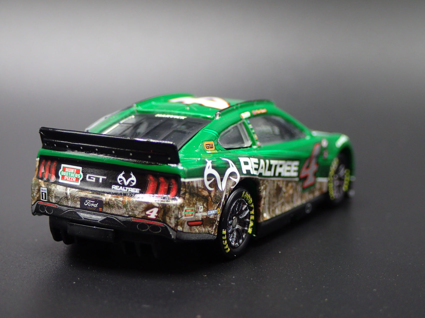 2023 MUSTANG #4 KEVIN HARVICK REALTREE HUNT PIZZA NASCAR 1:64 DIECAST MODEL CAR