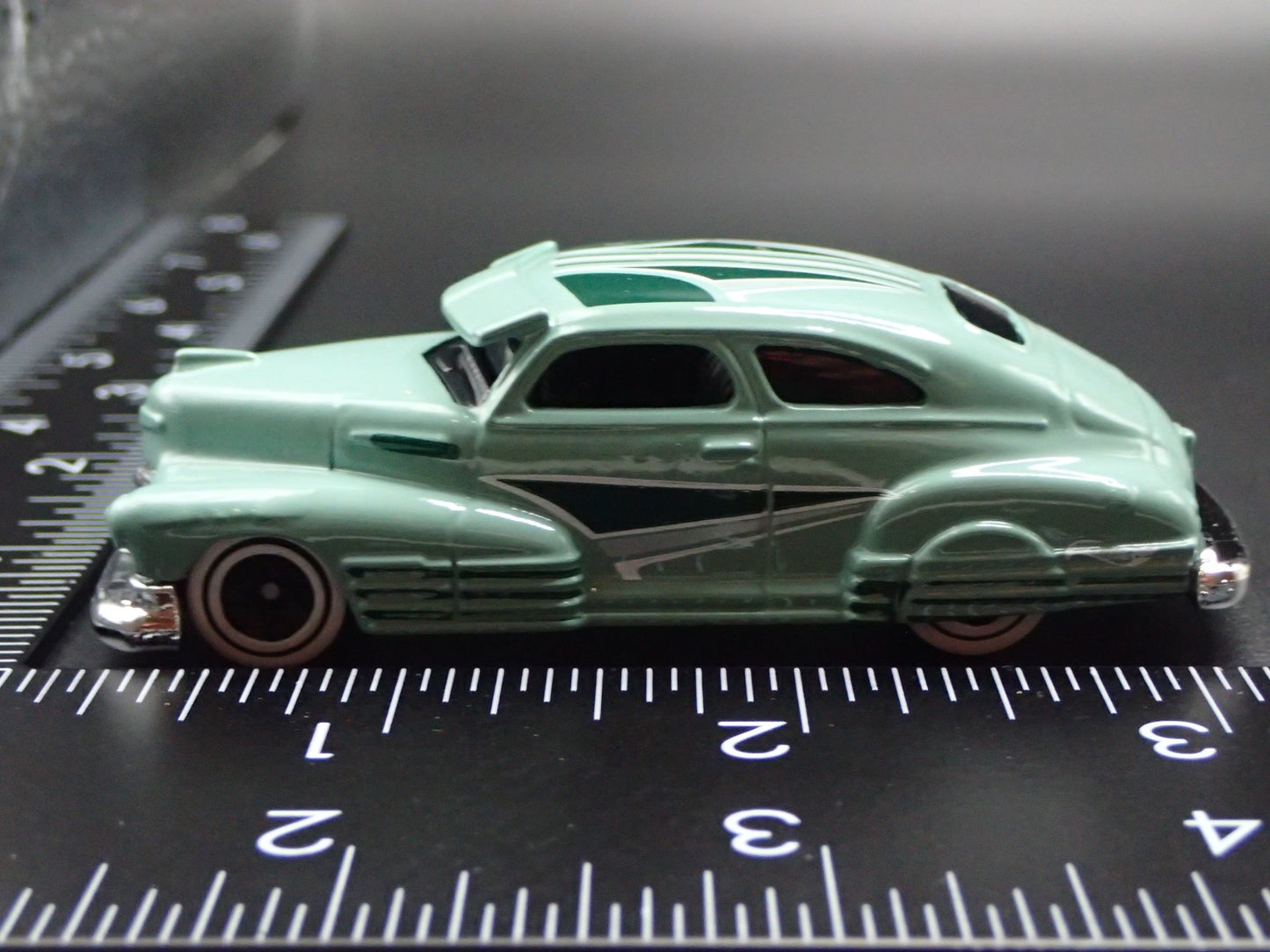 1947 47 CHEVY CHEVROLET FLEETLINE GREEN 1:64 SCALE DIORAMA DIECAST MODEL CAR