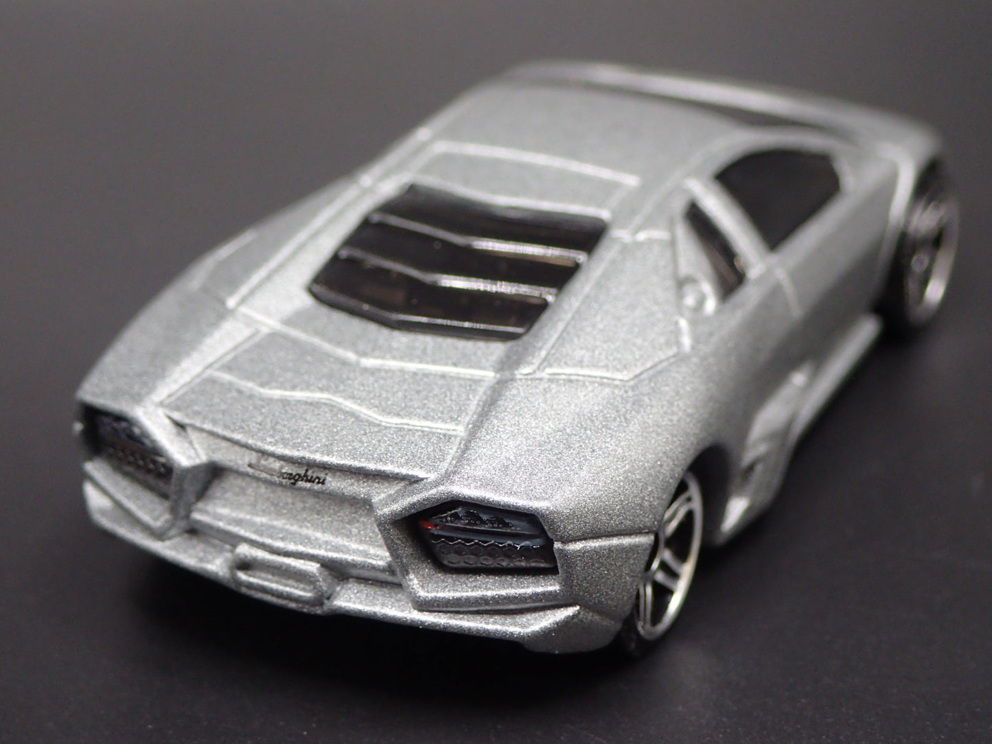2007-2009 LAMBORGHINI REVENTON SUPER CAR 1:64 SCALE DIORAMA DIECAST MODEL CAR