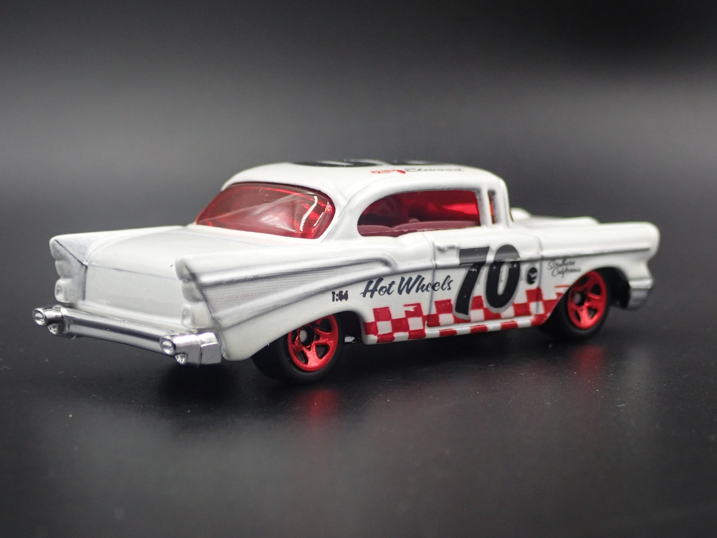 1957 57 CHEVY CHEVROLET BEL AIR 1:64 SCALE COLLECTIBLE DIORAMA DIECAST MODEL CAR