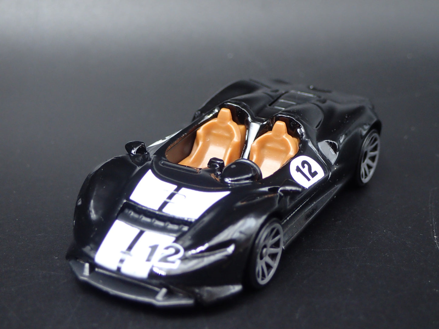 2020 20 MCLAREN ELVA SUPER CAR BLACK 1:64 SCALE DIORAMA DIECAST MODEL CAR