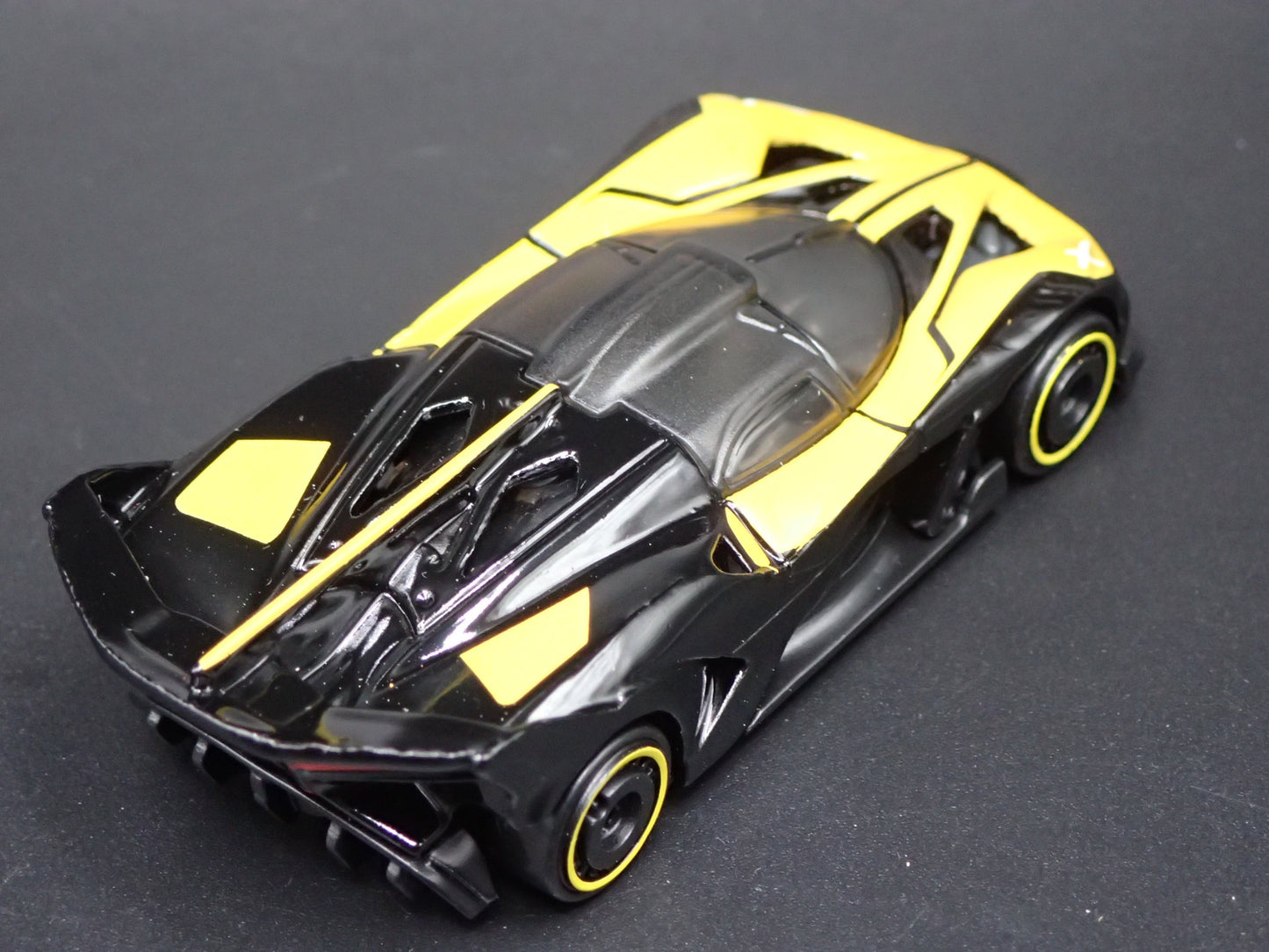 2024-2025 BUGATTI BOLIDE SUPER CAR YELLOW 1:64 SCALE DIORAMA DIECAST MODEL CAR