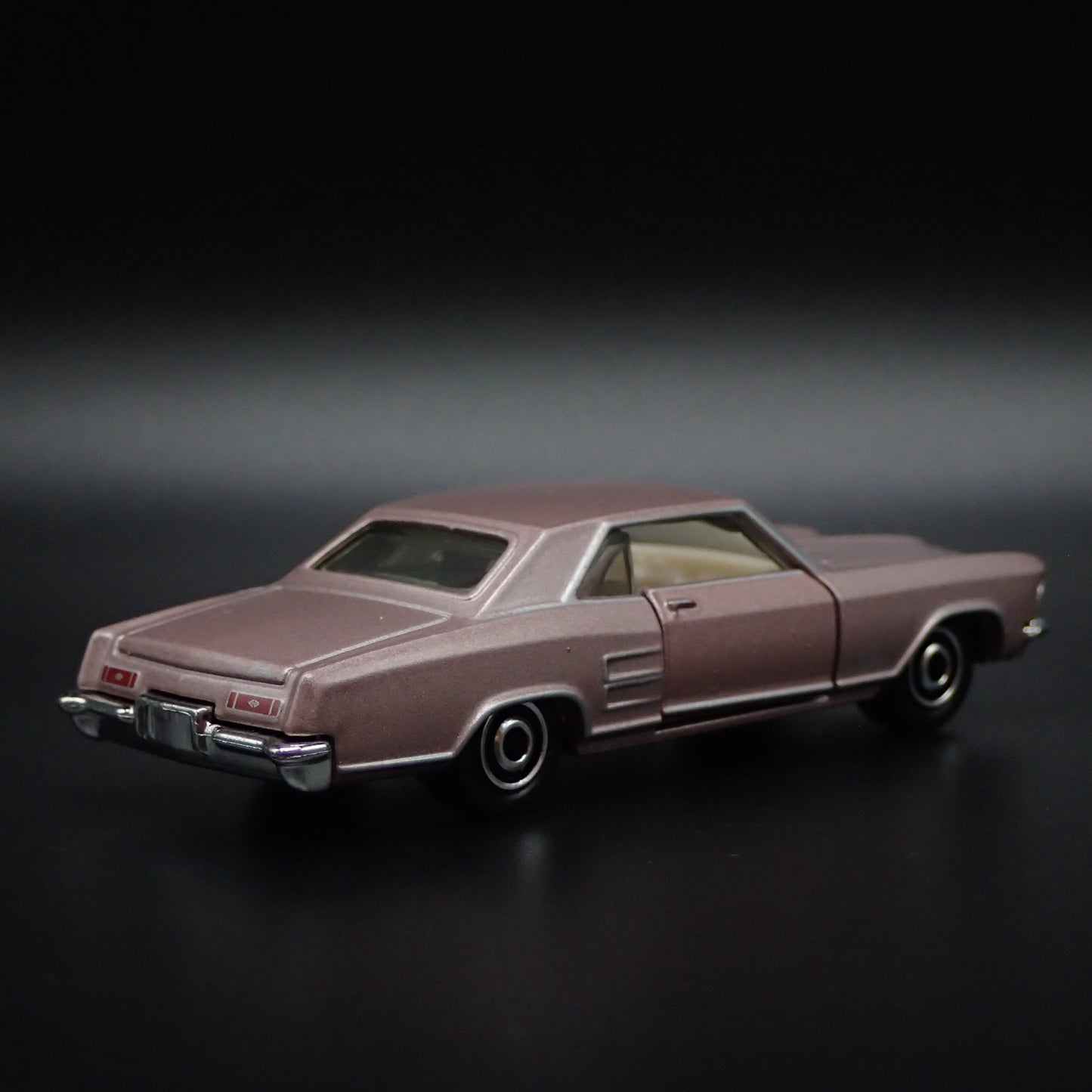 1964 64 BUICK RIVIERA RARE 1:64 SCALE COLLECTIBLE DIORAMA DIECAST MODEL CAR