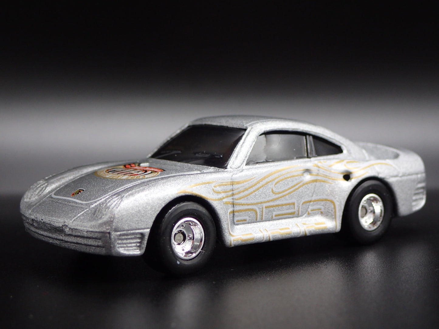 1986-1993 PORSCHE 959 SILVER 1:64 SCALE COLLECTIBLE DIORAMA DIECAST MODEL CAR