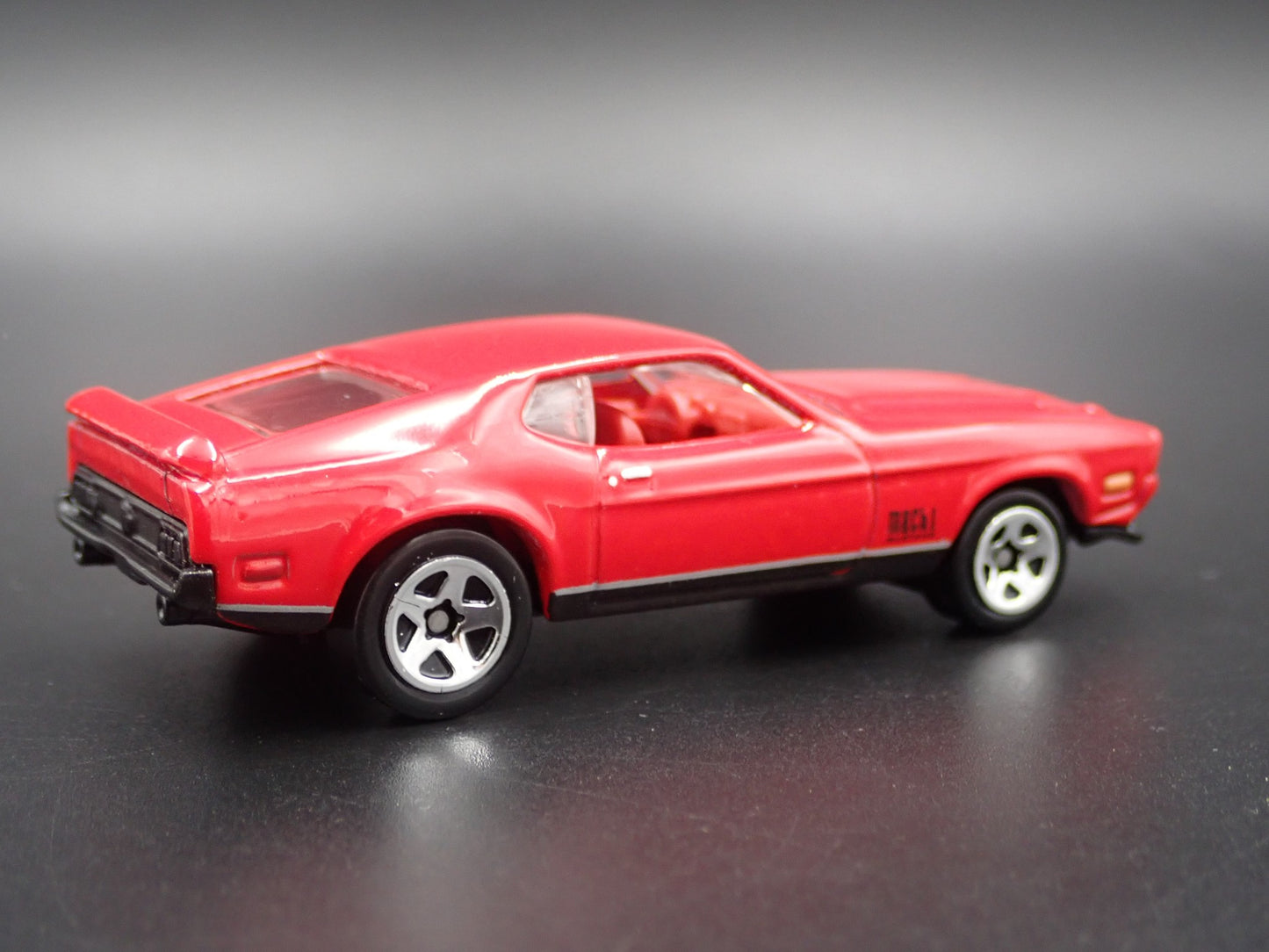 1971 71 FORD MUSTANG MACH 1 FASTBACK JAMES BOND 1:64 SCALE DIECAST MODEL CAR