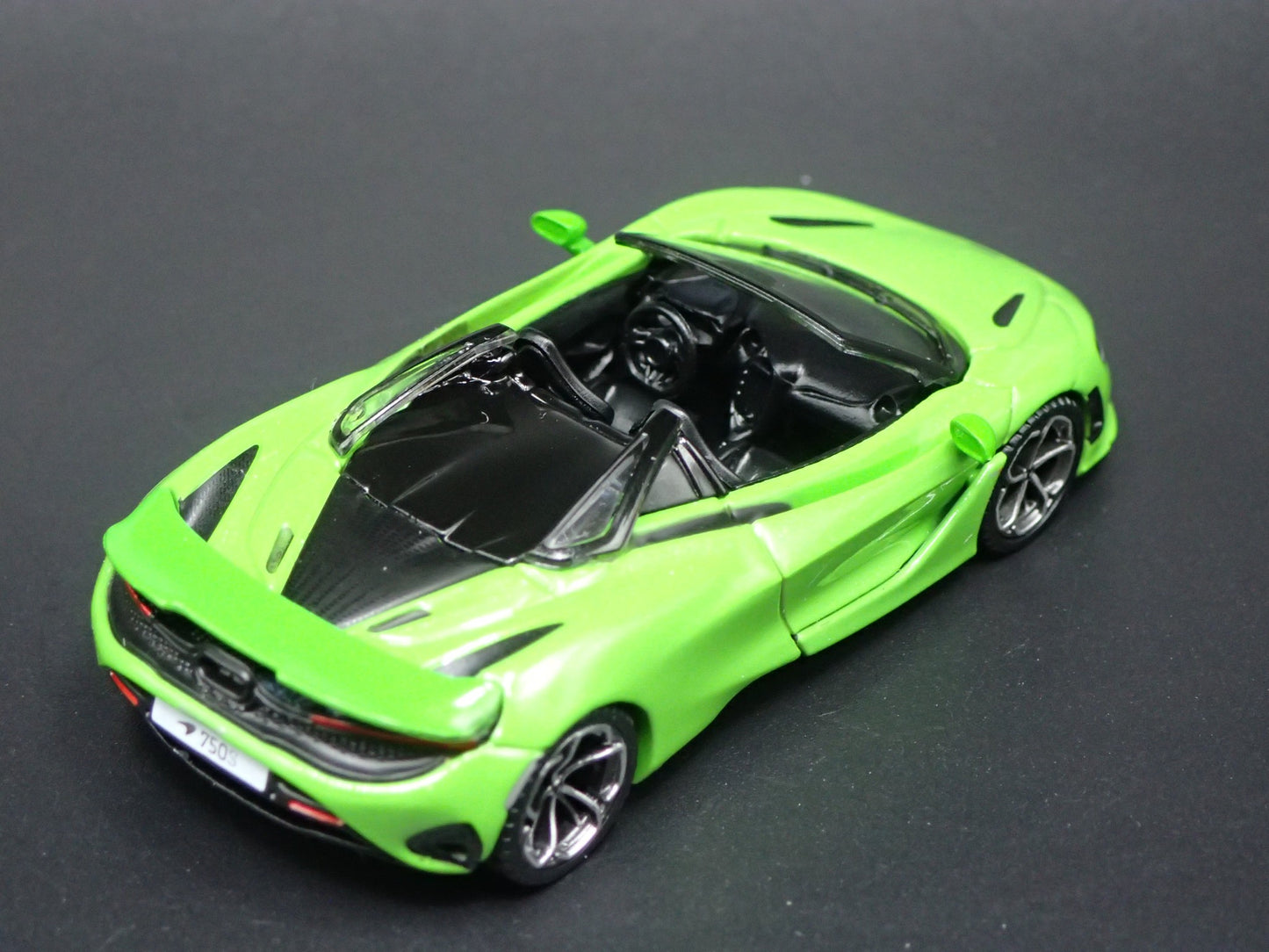 2023-2025 MCLAREN 750S SPIDER 1:64 SCALE COLLECTIBLE DIORAMA DIECAST MODEL CAR