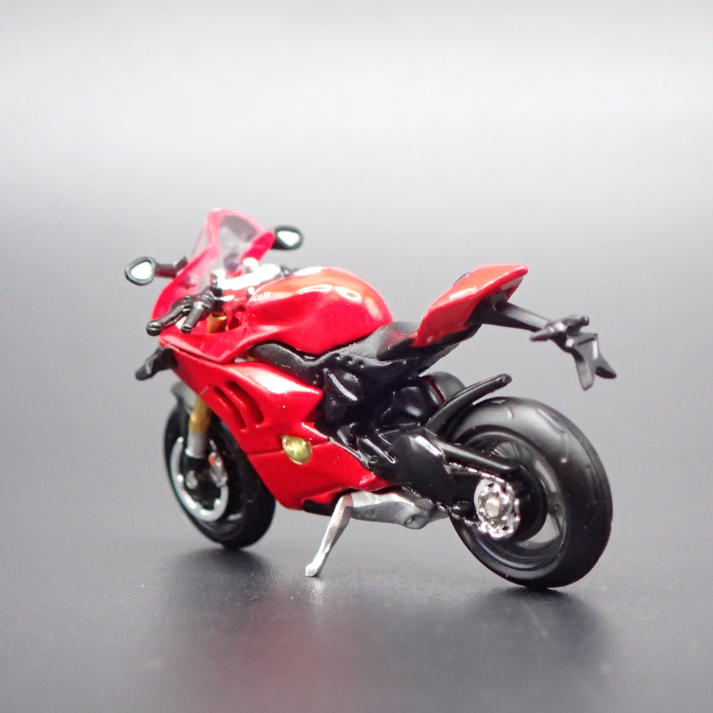 DUCATI PANIGALE V4 S W GIRL BIKE MOTORCYCLE 1/64 SCALE COLLECTIBLE DIECAST MODEL