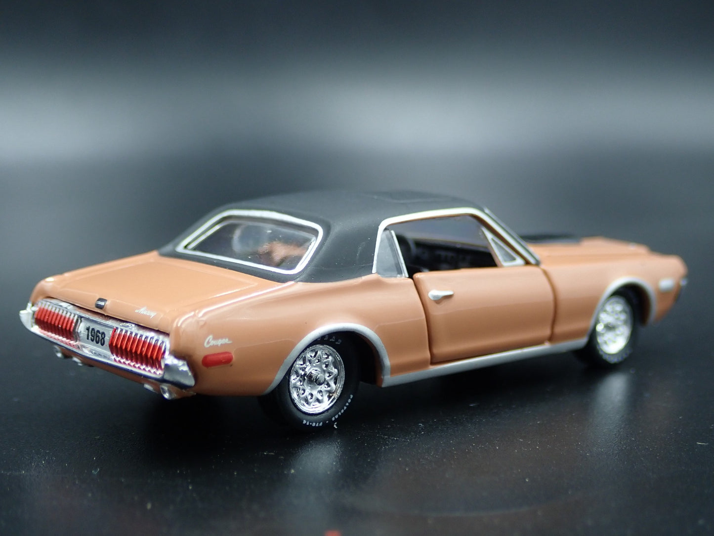1968 1/2 68 MERC MERCURY COUGAR R-CODE RARE 1:64 SCALE DIORAMA DIECAST MODEL CAR