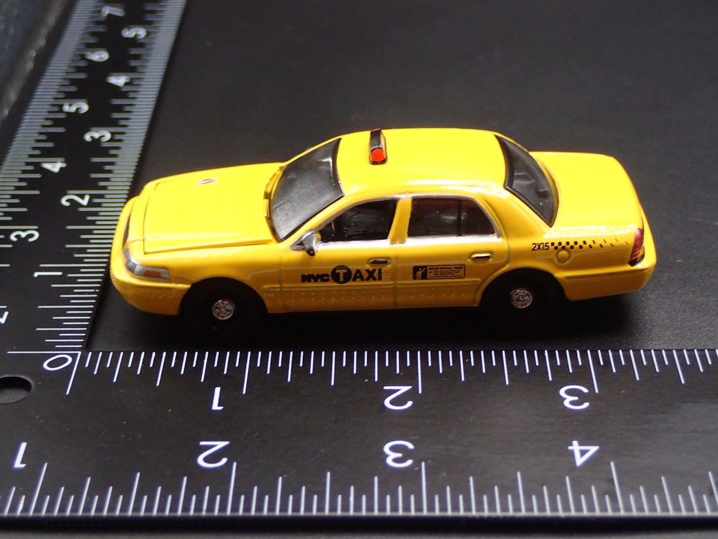 1998-2012 FORD CROWN VICTORIA NYC TAXI CAB NEW YORK 1:64 SCALE DIECAST MODEL CAR