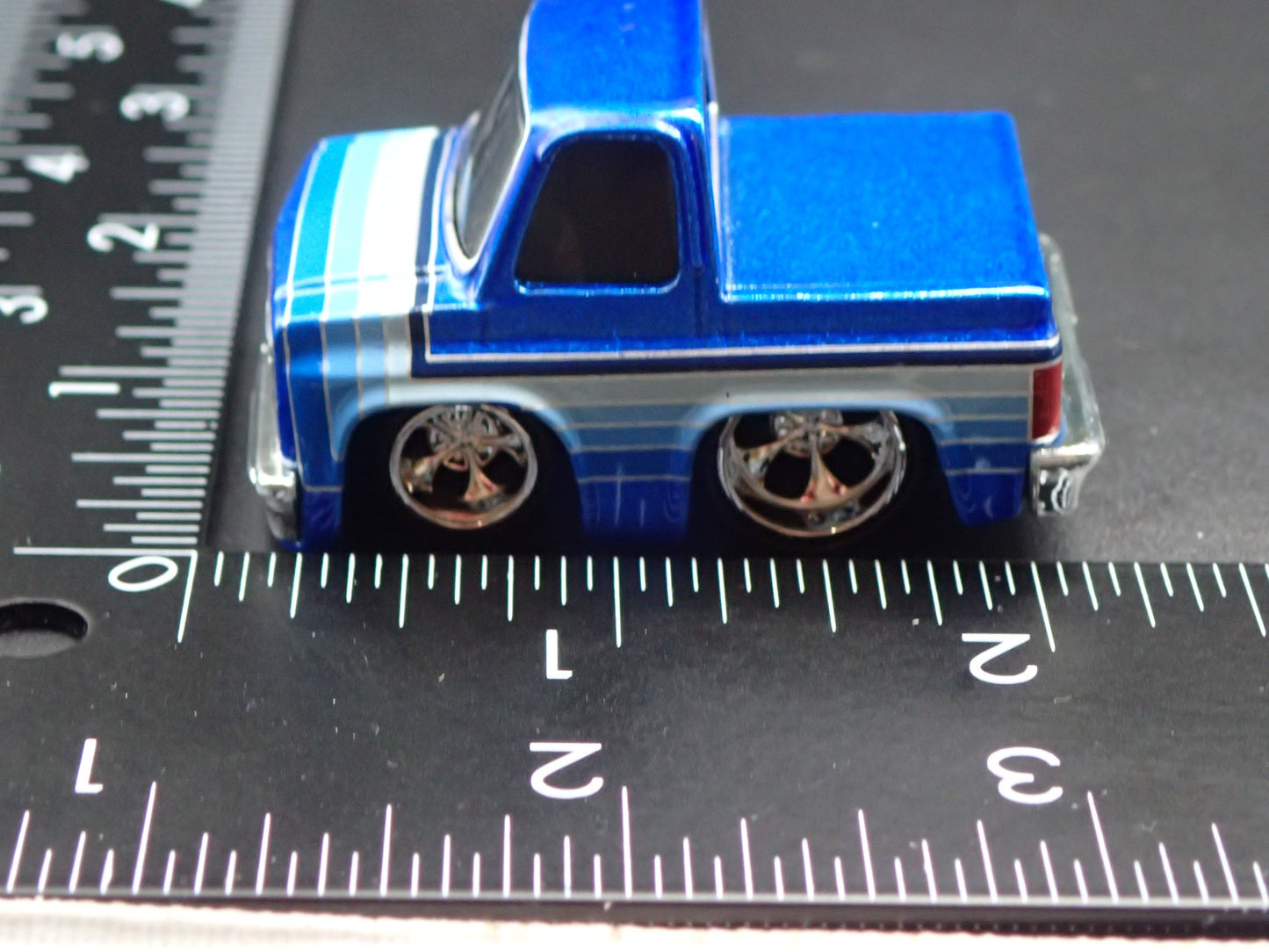 1987 87 CHEVY CHEVROLET C10 PICKUP TRUCK TUNED BLUE 1/64 SCALE DIECAST MODEL CAR