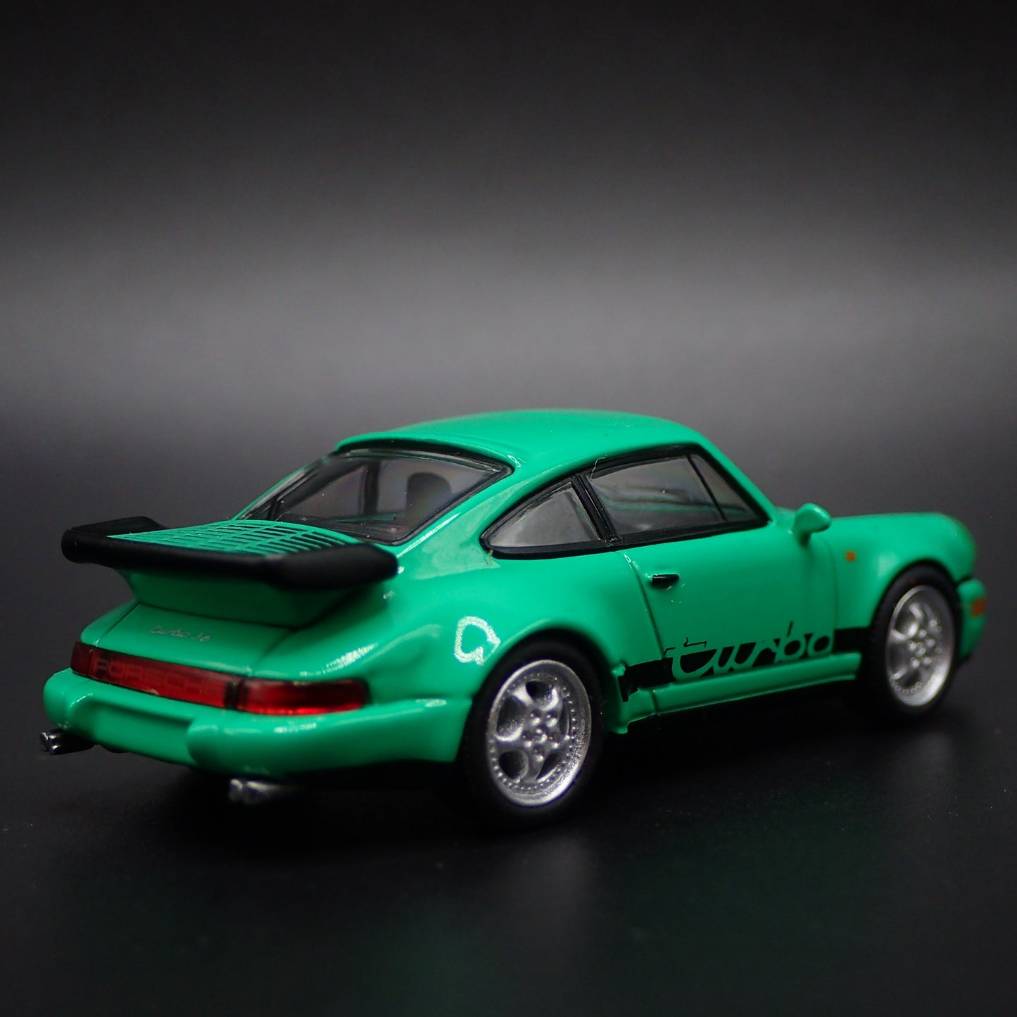 PORSCHE 911 TURBO GREEN 1:64 SCALE COLLECTIBLE DIORAMA DIECAST MODEL CAR