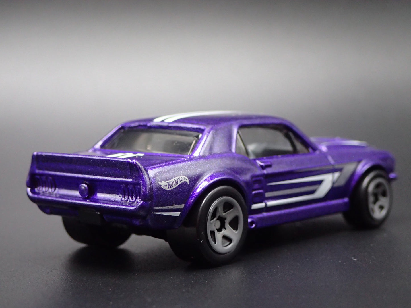 1967 67 FORD MUSTANG COUPE PURPLE 1:64 SCALE COLLECTIBLE DIECAST MODEL CAR