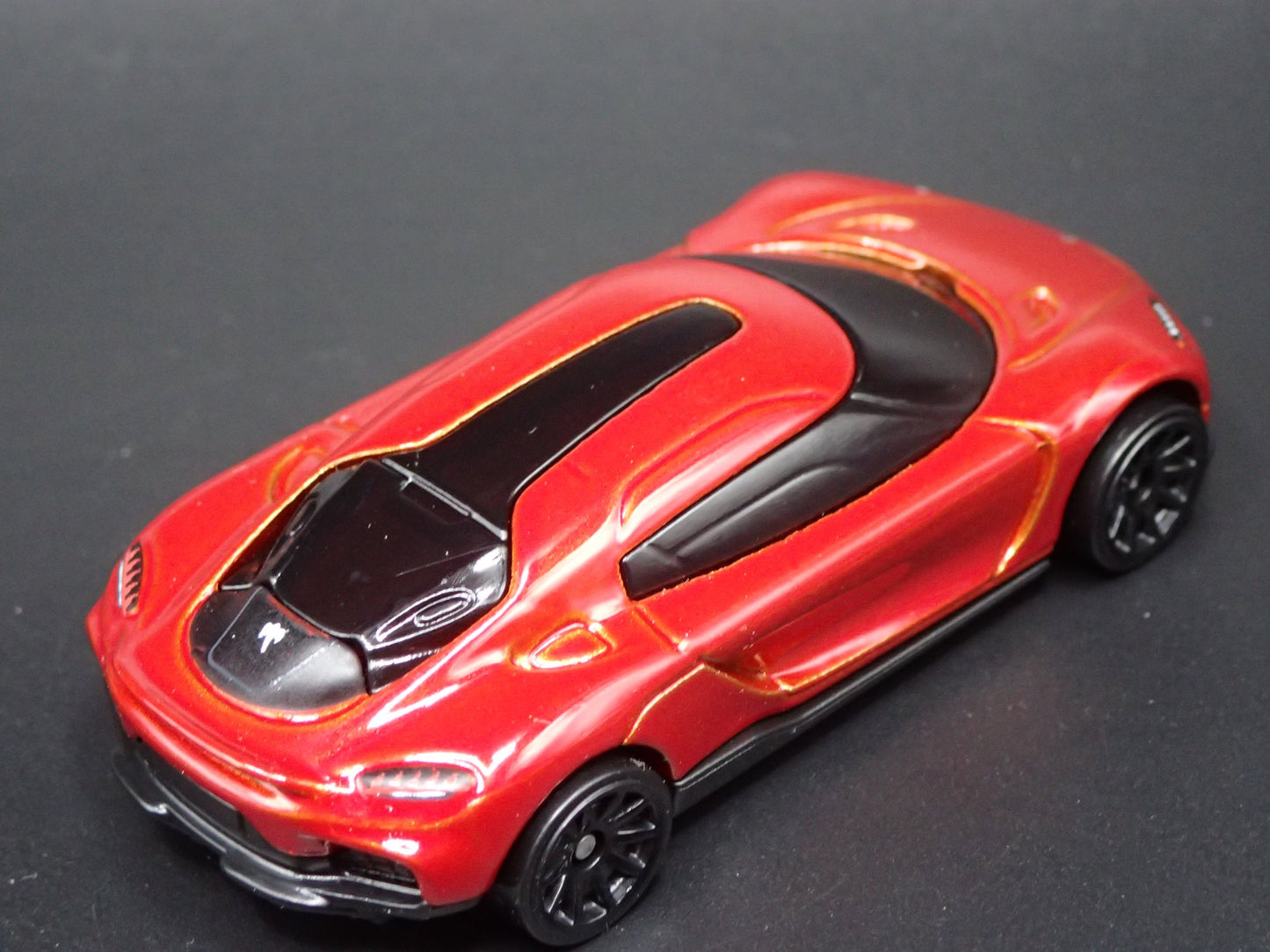 2024-2025 KOENIGSEGG GEMERA SUPER CAR RED 1:64 SCALE DIORAMA DIECAST MODEL CAR